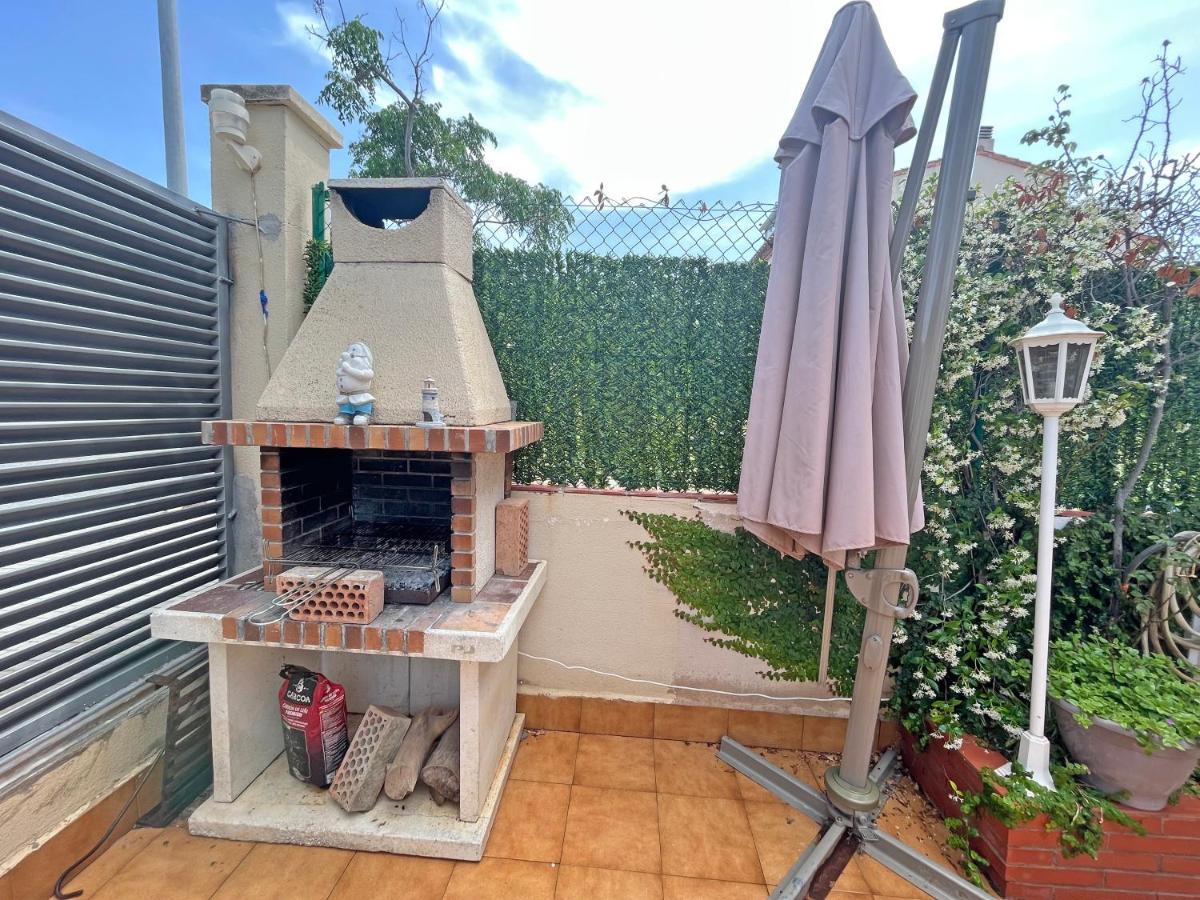 Casa En Vilafortuny Con Barbacoa Piscina Comunitaria กัมบริลส์ ภายนอก รูปภาพ