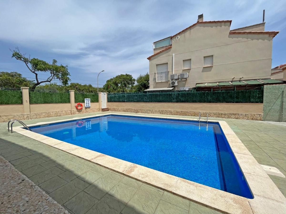 Casa En Vilafortuny Con Barbacoa Piscina Comunitaria กัมบริลส์ ภายนอก รูปภาพ
