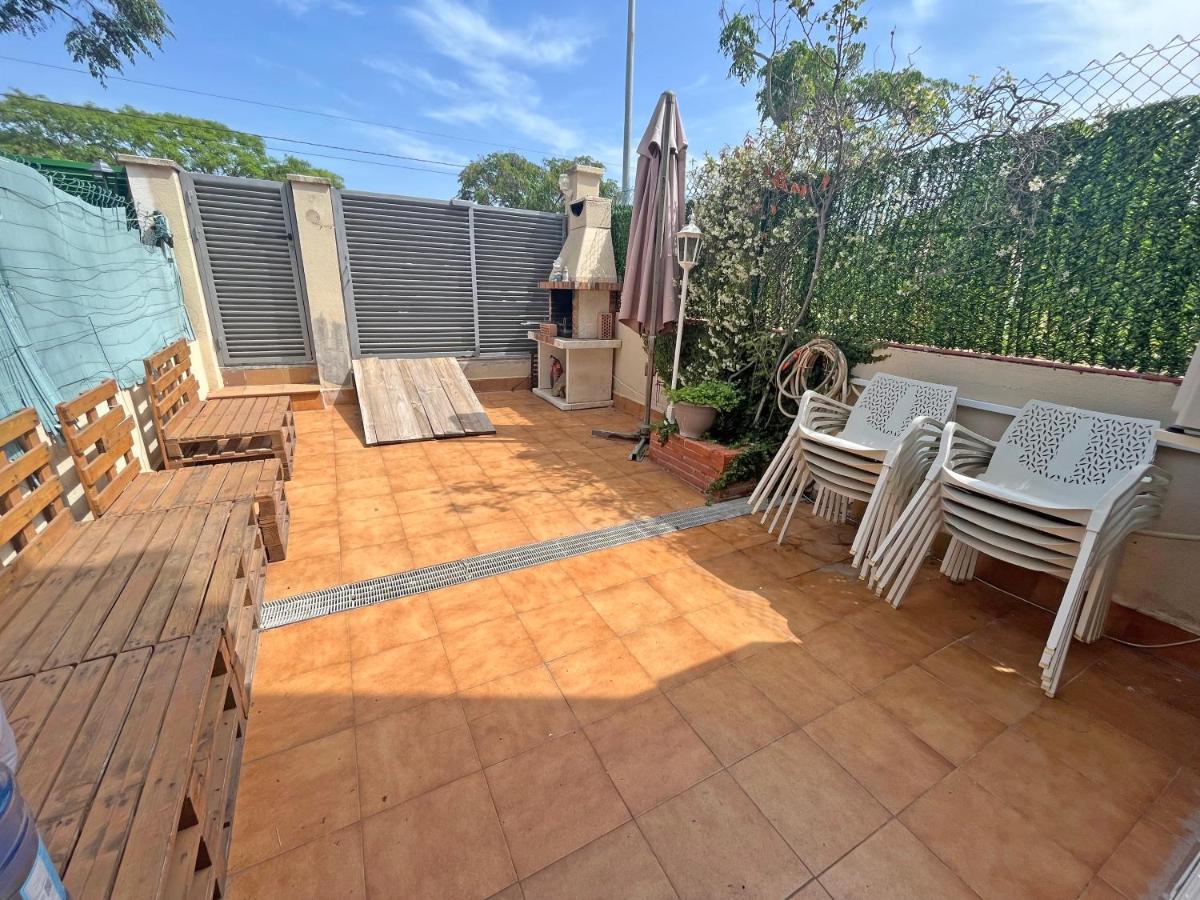 Casa En Vilafortuny Con Barbacoa Piscina Comunitaria กัมบริลส์ ภายนอก รูปภาพ
