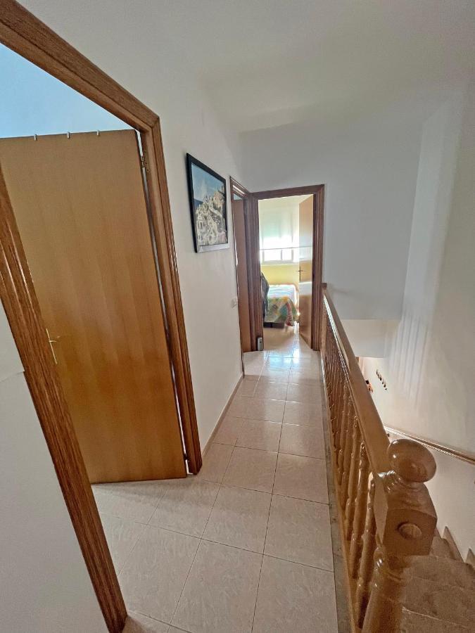 Casa En Vilafortuny Con Barbacoa Piscina Comunitaria กัมบริลส์ ภายนอก รูปภาพ